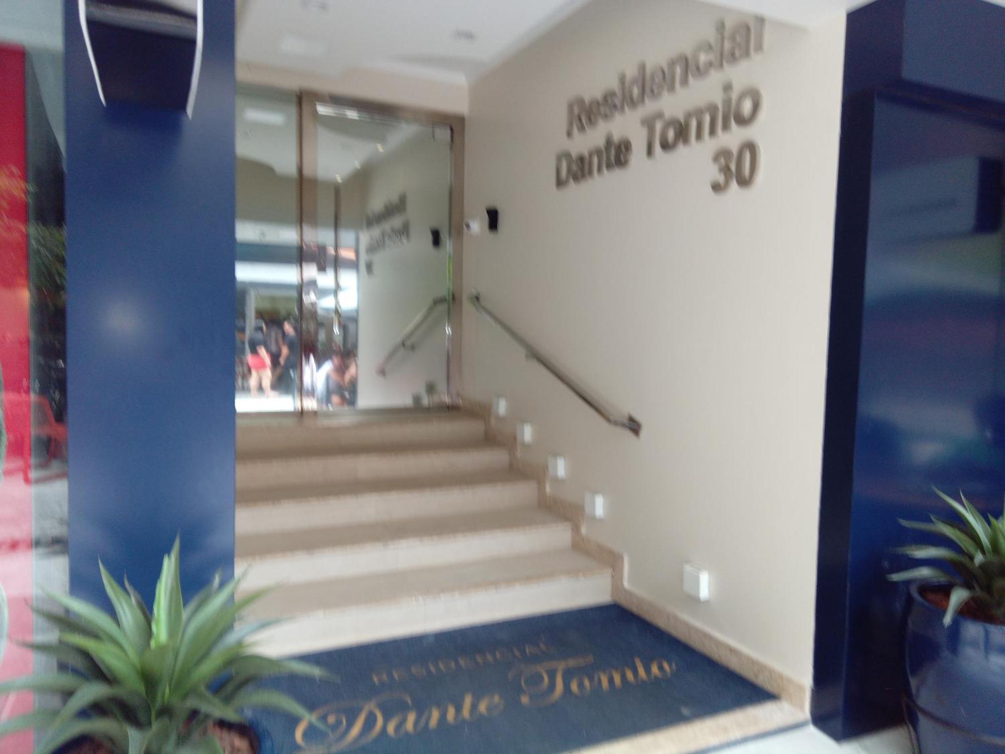 Dante Tomio 公寓